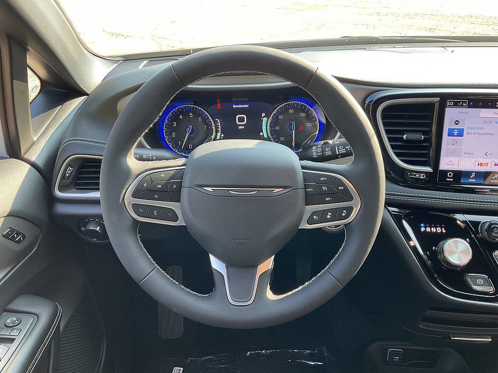 New 2027 Chrysler Pacifica Select FWD image 11