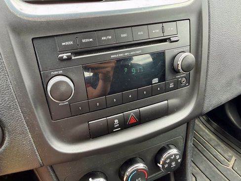 Used 2014 Dodge Avenger SE FWD image 22