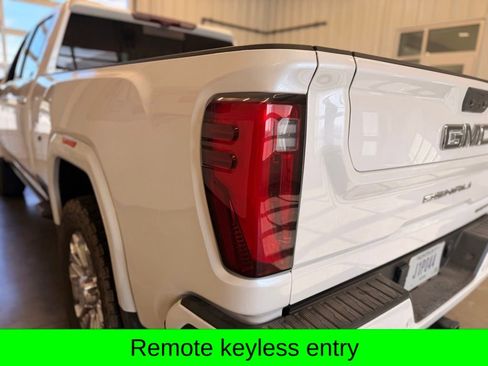 Used 2024 GMC Sierra 2500 Denali Ultimate image 5