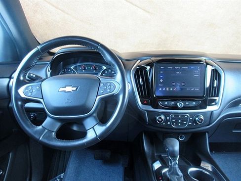 Used 2022 Chevrolet Traverse LT image 18