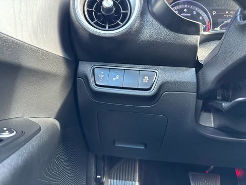 Used 2022 Kia Forte LXS w/ LXS Technology Package FWD image 23