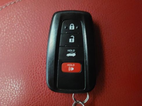 Used 2019 Toyota Camry XSE w/ Carpet Mat Package image 32