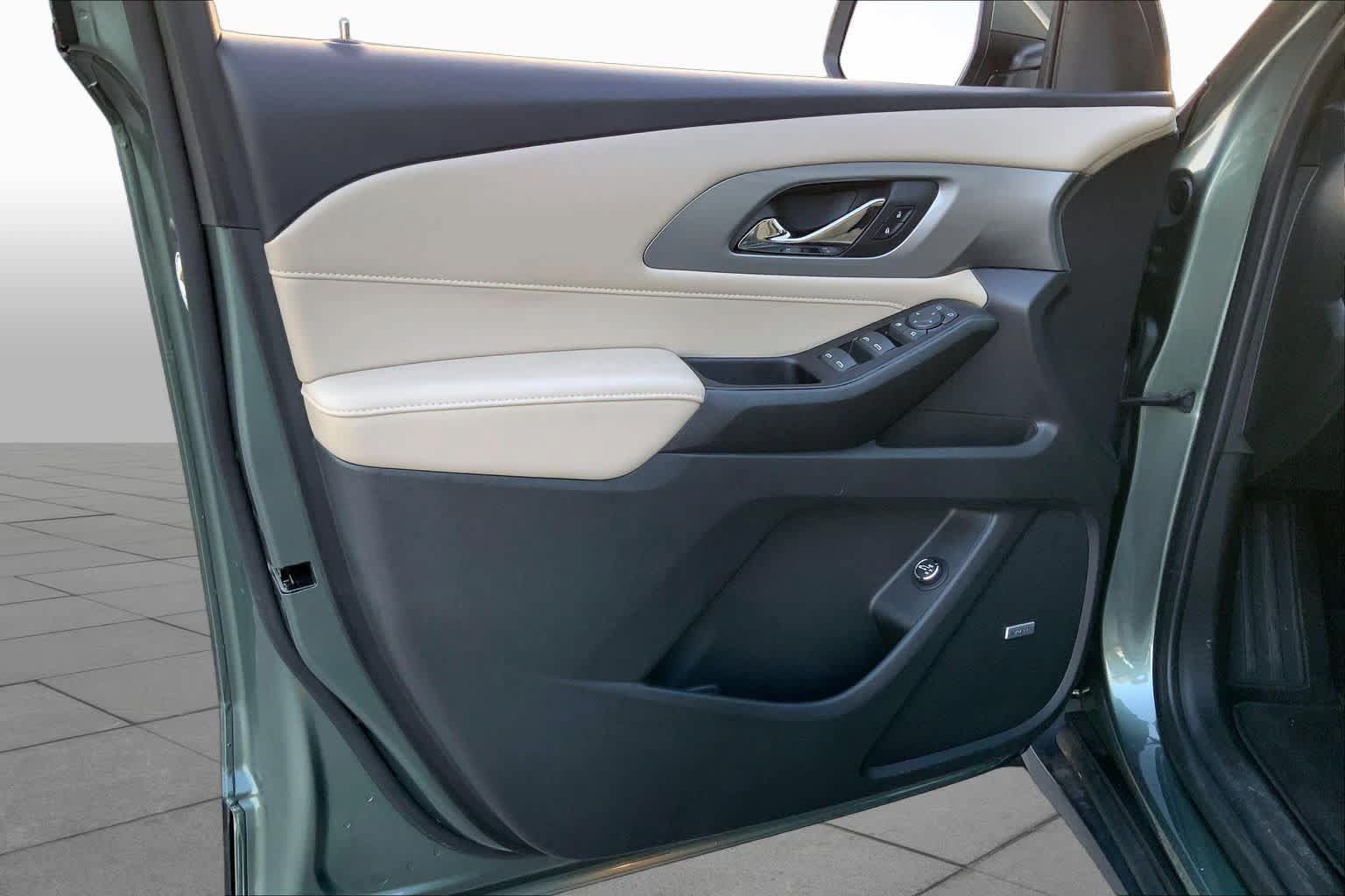 Used 2023 Chevrolet Traverse LT w/ LT Premium Package FWD image 20