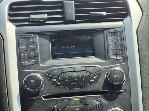 Used 2015 Ford Fusion SE FWD image 17