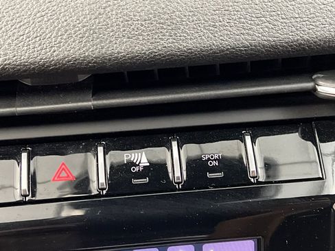 Used 2025 Jeep Grand Cherokee Altitude image 44