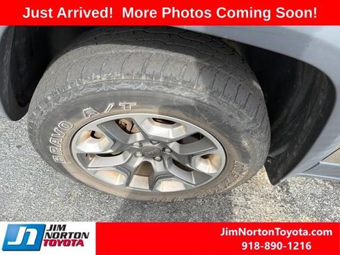 Used 2019 Jeep Cherokee Trailhawk w/ Comfort/Convenience Group AWD/4WD image 8