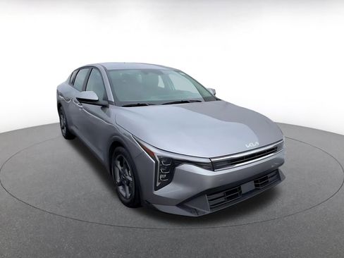 Used 2025 Kia K4 LXS image 3