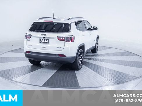Used 2024 Jeep Compass Latitude AWD/4WD image 8