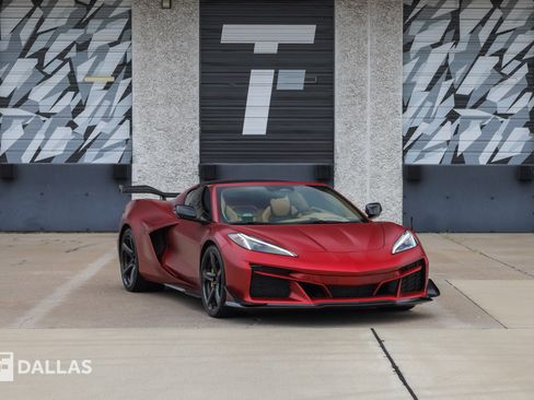 Used 2025 Chevrolet Corvette Z06 RWD image 2