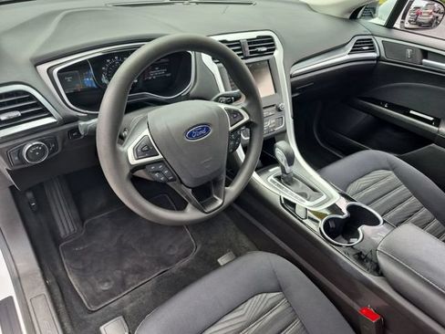 Used 2016 Ford Fusion SE FWD image 10