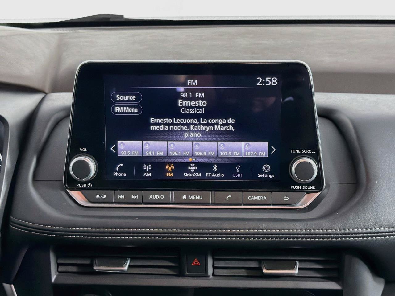 Used 2023 Nissan Rogue S AWD/4WD image 15