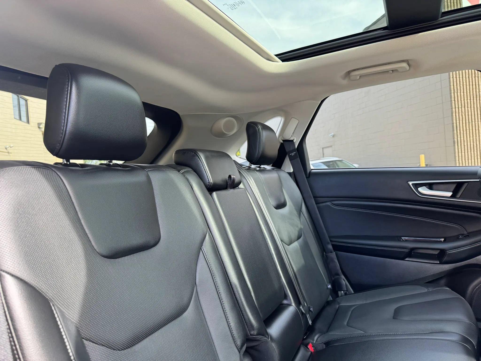 Used 2017 Ford Edge Titanium w/ Equipment Group 302A AWD/4WD image 33