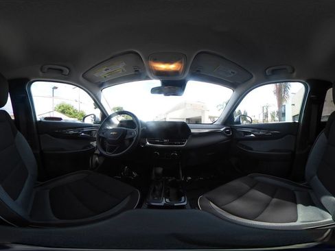 Used 2025 Chevrolet TrailBlazer LT FWD image 34