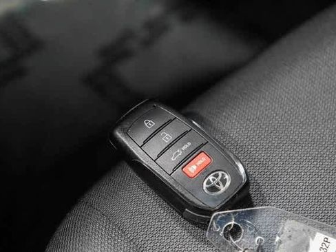 Certified 2024 Toyota Corolla SE image 30