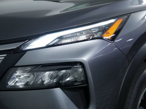 Used 2024 Nissan Rogue SV AWD/4WD image 14