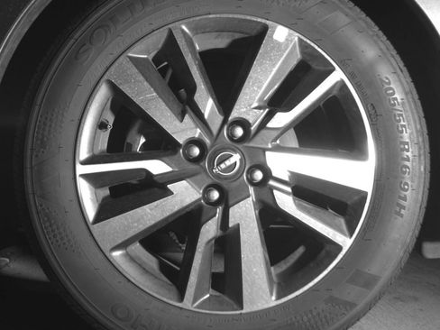 Used 2025 Nissan Versa SV FWD image 12