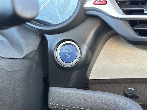 Used 2024 Toyota Sienna XLE image 28