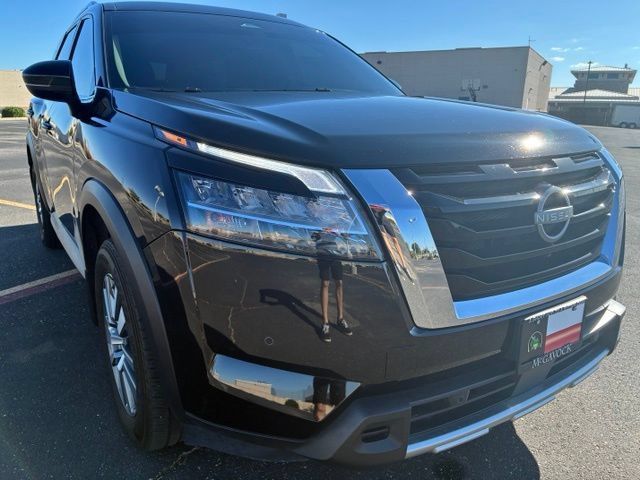 Certified 2024 Nissan Pathfinder SL FWD image 8
