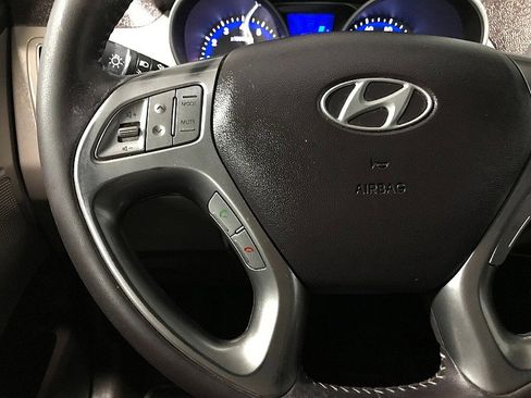 Used 2011 Hyundai Tucson GLS image 24