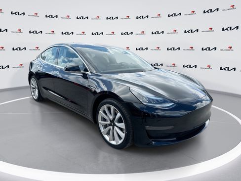 Used 2019 Tesla Model 3 Standard Range Plus image 1