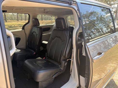 Used 2018 Chrysler Pacifica Touring-L Plus w/ Advanced Safetytec Group image 26