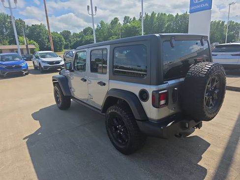 Used 2020 Jeep Wrangler Unlimited Sport AWD/4WD image 3