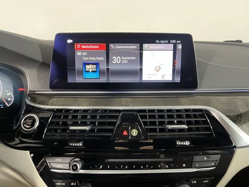 Used 2019 BMW 530e xDrive w/ Executive Package image 13