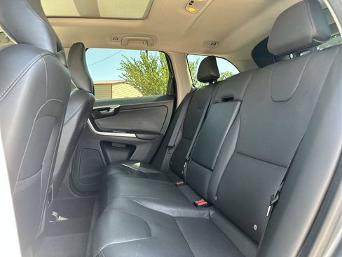 Used 2016 Volvo XC60 T5 Premier w/ Proximity Package FWD image 14