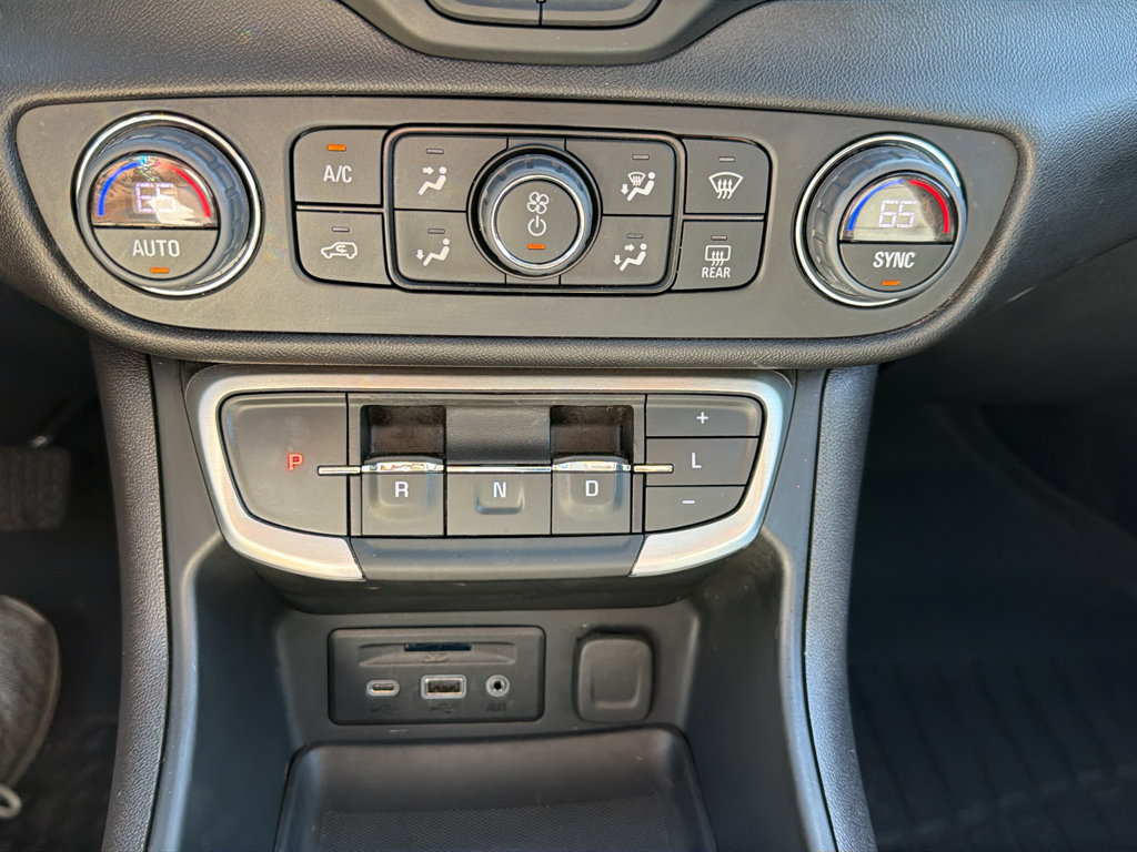Used 2024 GMC Terrain SLT w/ Elevation Edition AWD/4WD image 25