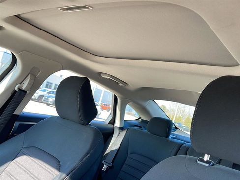 Used 2020 Ford Fusion SE image 9