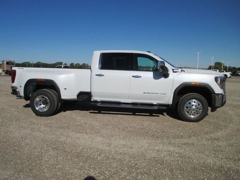 New 2026 GMC Sierra 3500 SLT w/ SLT Premium Package AWD/4WD image 2