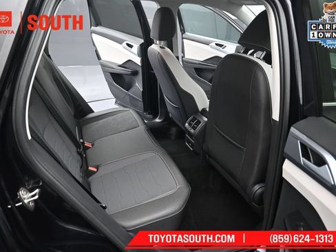 Used 2025 Volkswagen Taos SE FWD image 29
