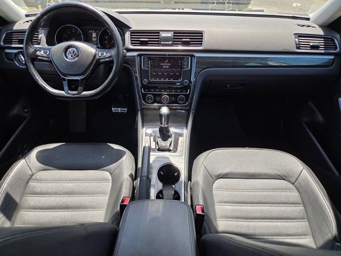Used 2018 Volkswagen Passat 2.0T SEL Premium FWD image 16