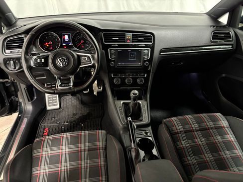 Used 2016 Volkswagen Golf image 19