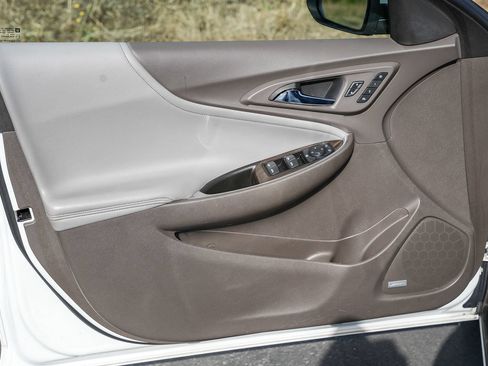 Used 2018 Chevrolet Malibu Premier w/ Premier Sun and Wheel Package FWD image 19
