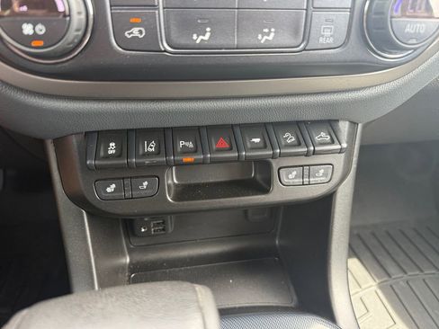 Used 2021 Chevrolet Colorado Z71 w/ LPO, Tonneau and Step Package image 25