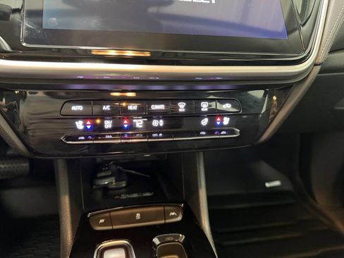 Used 2022 Chevrolet Bolt EUV LT w/ Convenience Package image 15