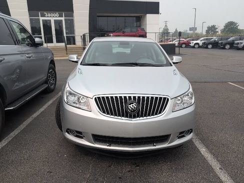 Used 2013 Buick LaCrosse Premium FWD image 2