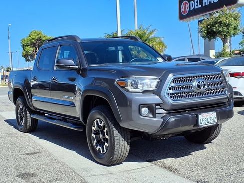 Used 2017 Toyota Tacoma TRD Off-Road AWD/4WD image 28