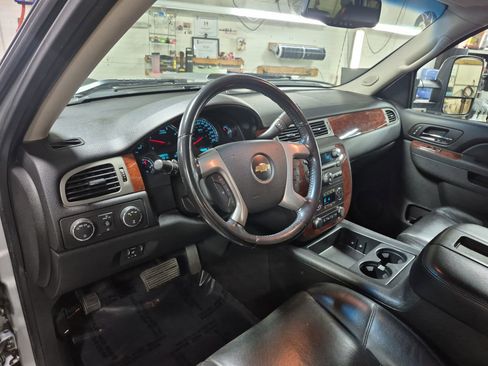 Used 2014 Chevrolet Silverado 2500 LTZ w/ LTZ Plus Package image 11