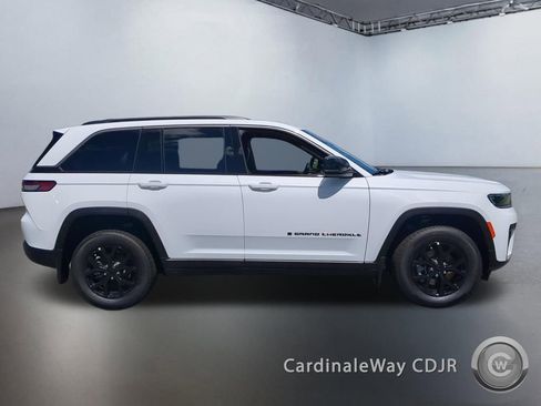 New 2026 Jeep Grand Cherokee Altitude AWD/4WD image 3