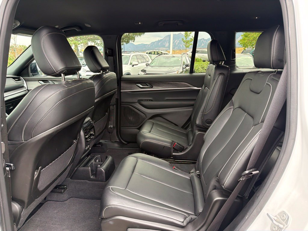 Used 2025 Jeep Grand Cherokee L Limited w/ Black Appearance Package AWD/4WD image 18