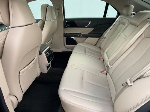 Used 2017 Lincoln Continental Select w/ Climate Package AWD/4WD image 8