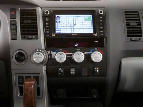 Used 2013 Toyota Tundra 4x4 Double Cab w/ Tow Pkg image 8