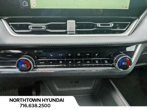 Used 2025 Chevrolet Equinox LT w/ Convenience Package II image 19