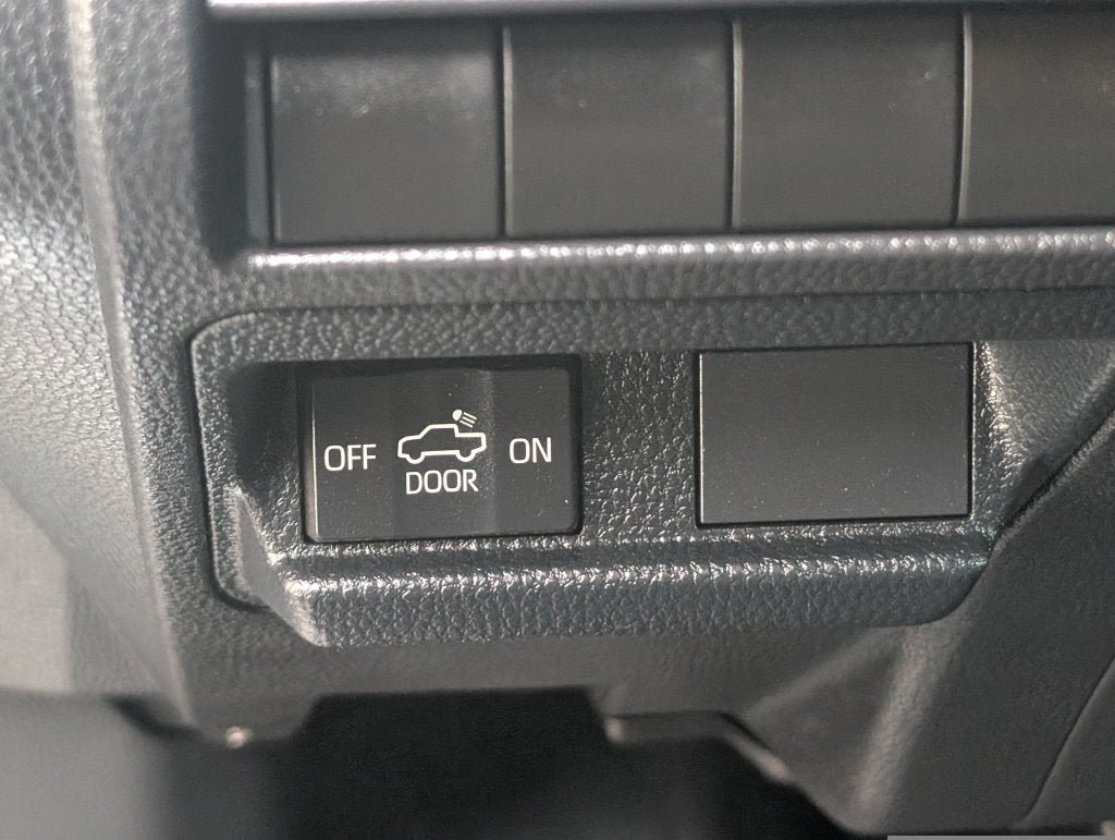 Certified 2025 Toyota Tacoma SR5 AWD/4WD image 14
