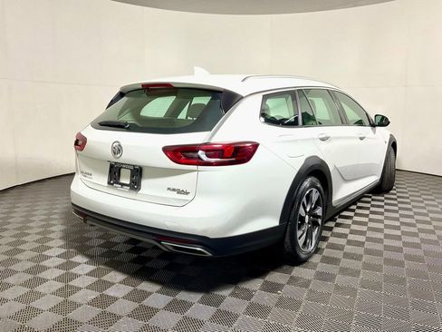 Used 2018 Buick Regal Preferred w/ Sights and Sounds Package image 16