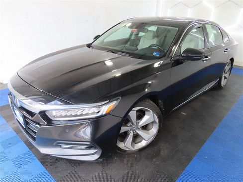 Used 2018 Honda Accord Touring image 4