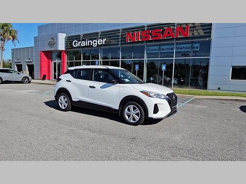 New 2025 Nissan Kicks Play S image 37