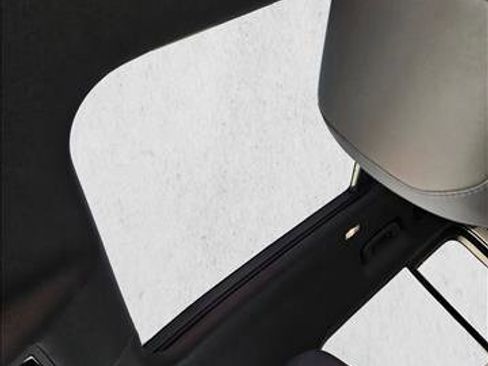 Used 2023 Land Rover Defender 130 SE image 16